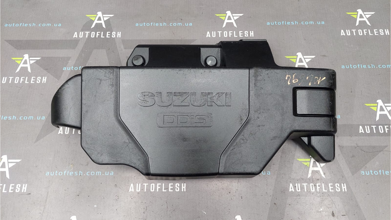 Крышка двигателя 1317068L50, 13170-68L50 1.3 DDiS Suzuki Swift IV бу